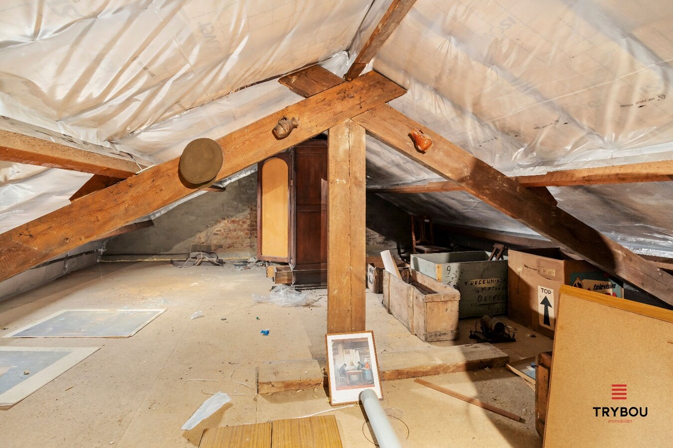 Halfvrijstaande woning met 5 slaapkamers en bijgebouw op 5488 m³ te Jonkershove 