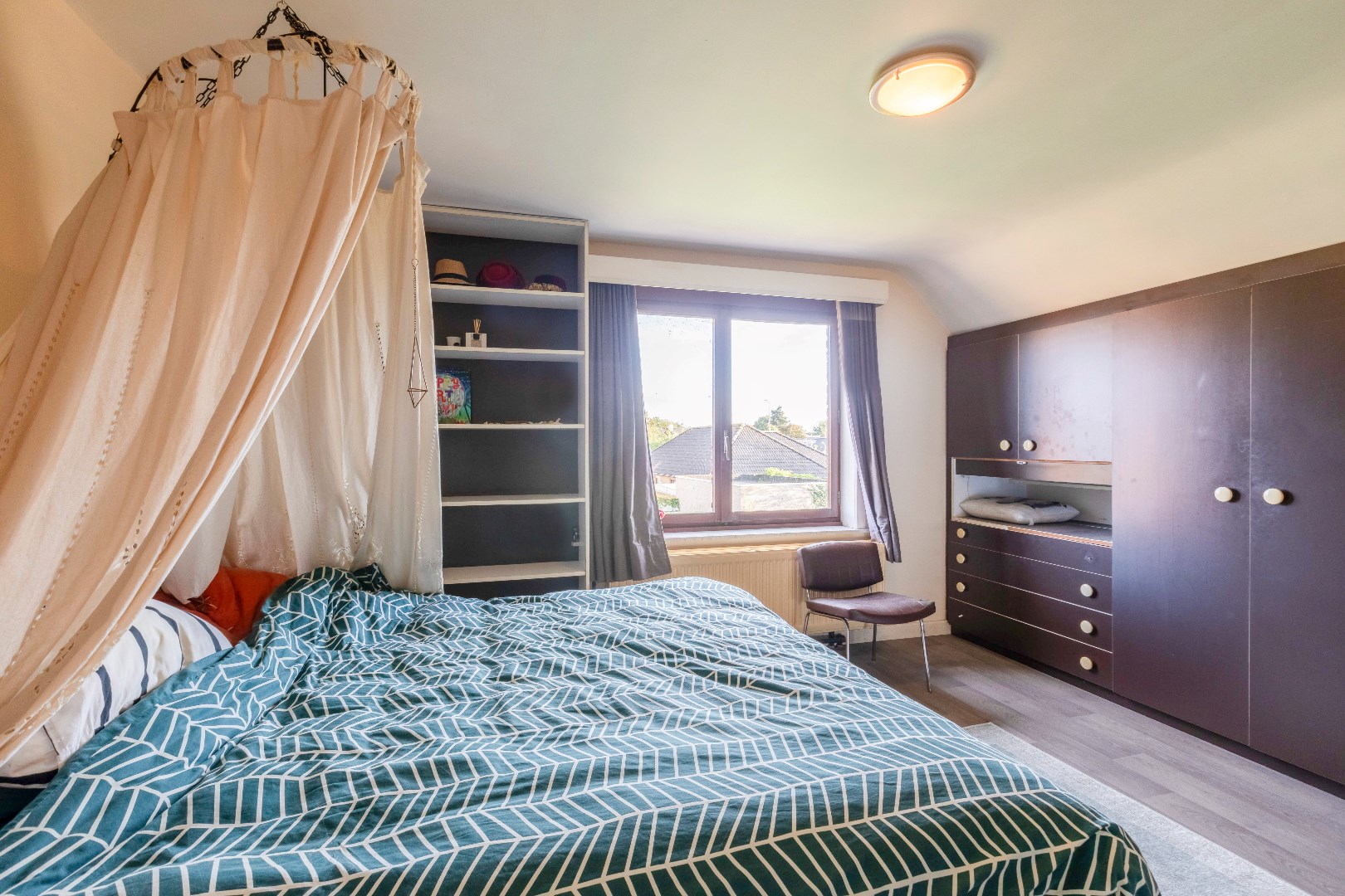 Ruime open bebouwing nabij het centrum van de Pinte 