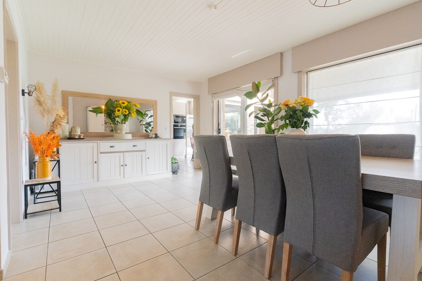 Maison entièrement rénovée, garage, parking, jardin. 