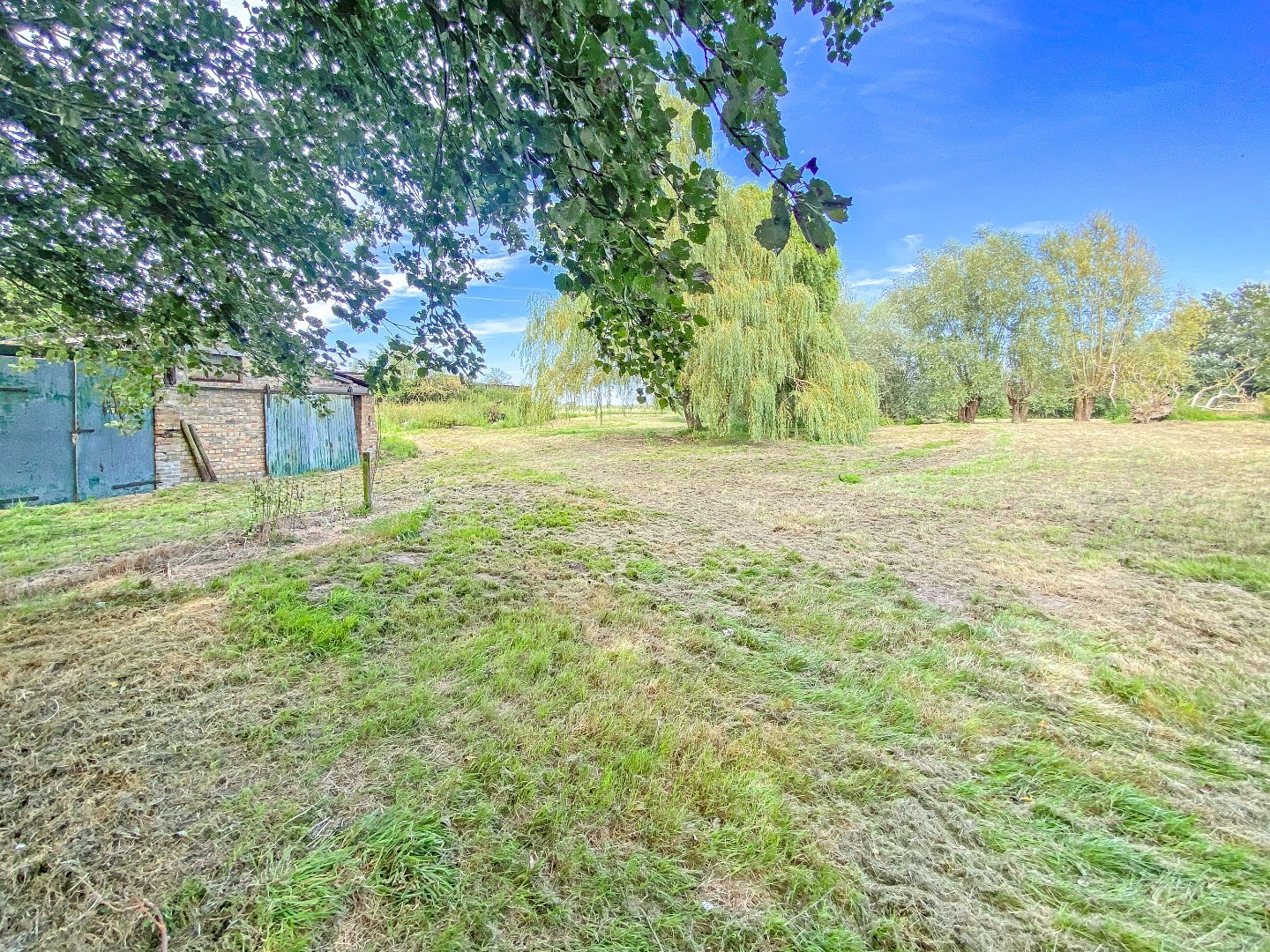 Te renoveren hoeve met veel potentieel in Alveringem. 