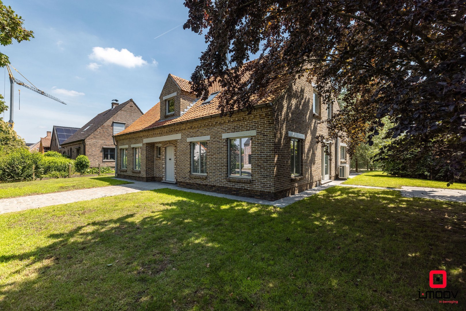 Vrijstaande woning met 5 slaapkamers en polyvalente loods te De Pinte 