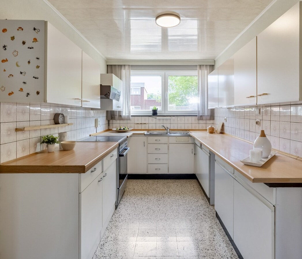 Ruime instapklare woning met 4 slaapkamers, tuin en garage. 