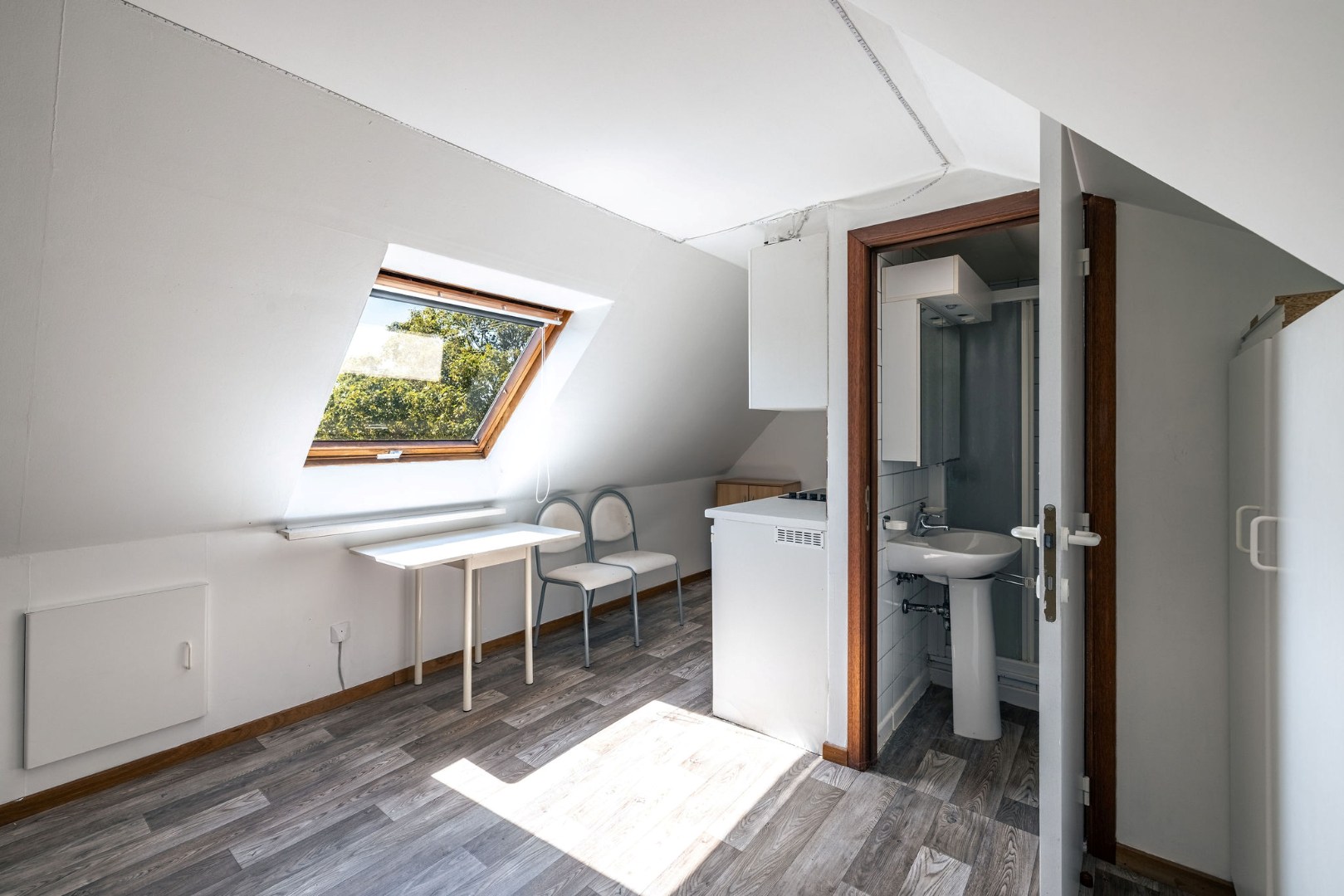 Lichtrijke studio met parkzicht te Sint-Amandsberg 