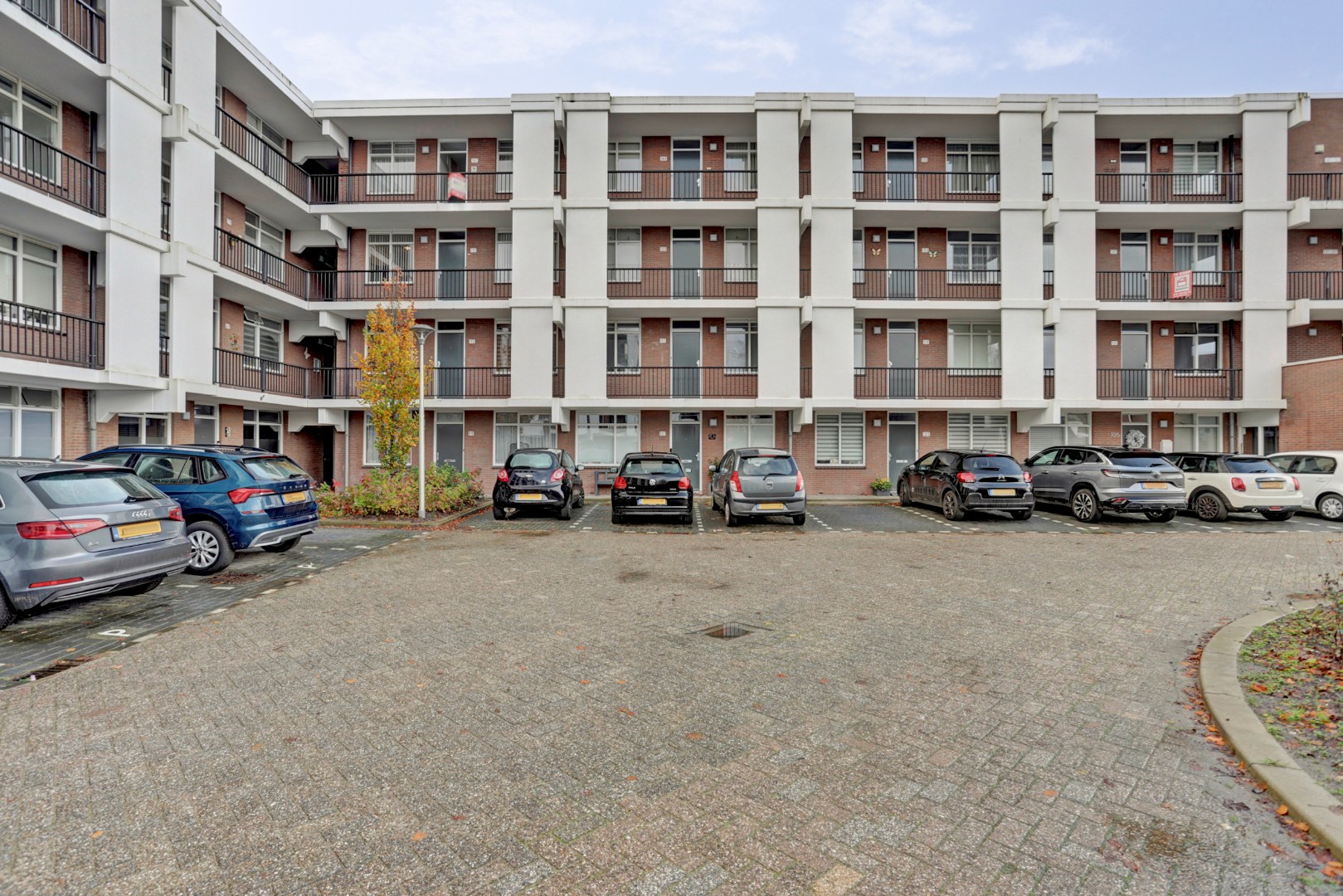 Modern afgewerkt 3 kamerappartement gelegen op de 3e verdieping met schitterend vrij uitzicht en ligging aan water! 