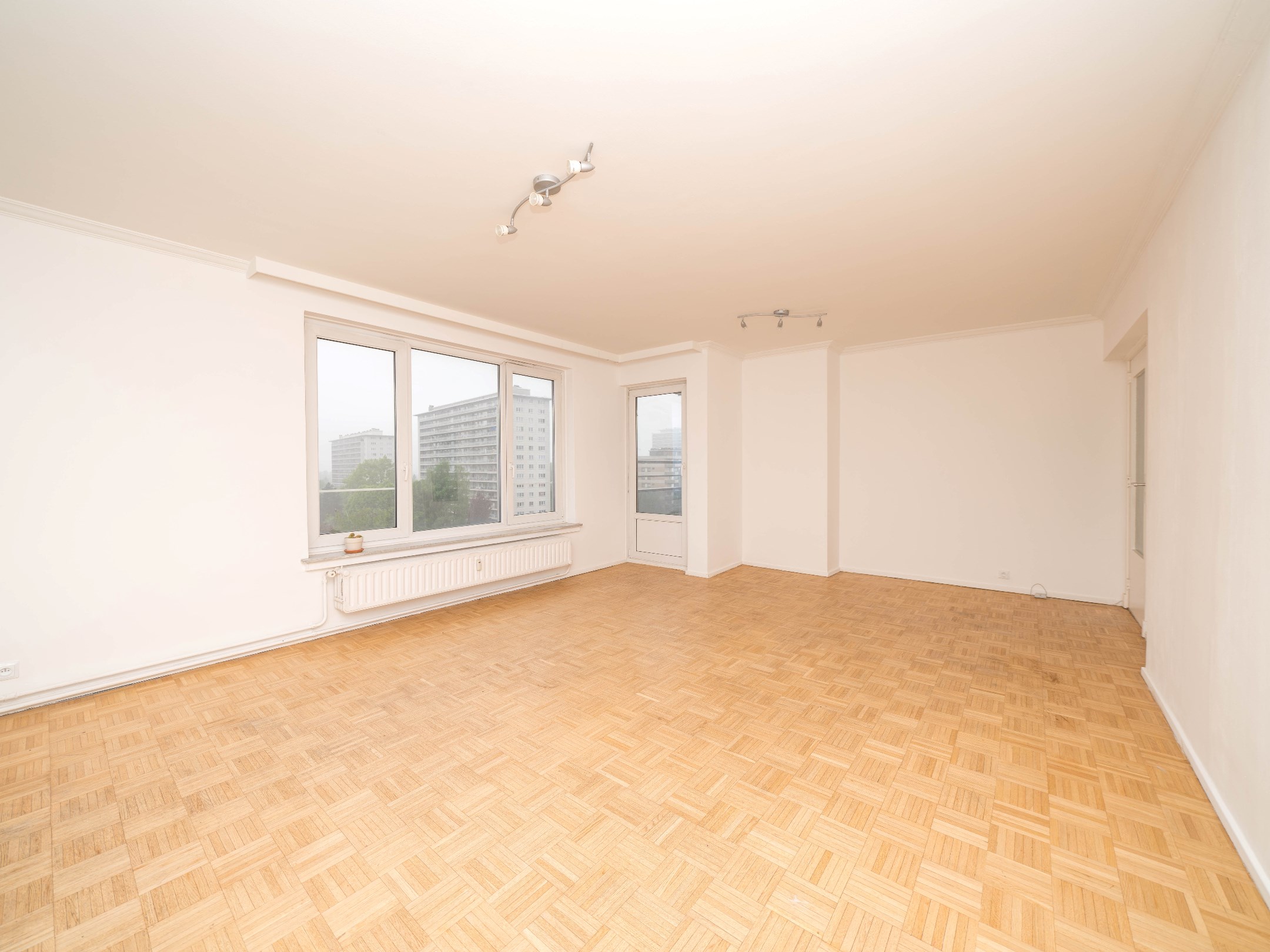 Lichtrijk appartement met 2 kamers en garagebox 