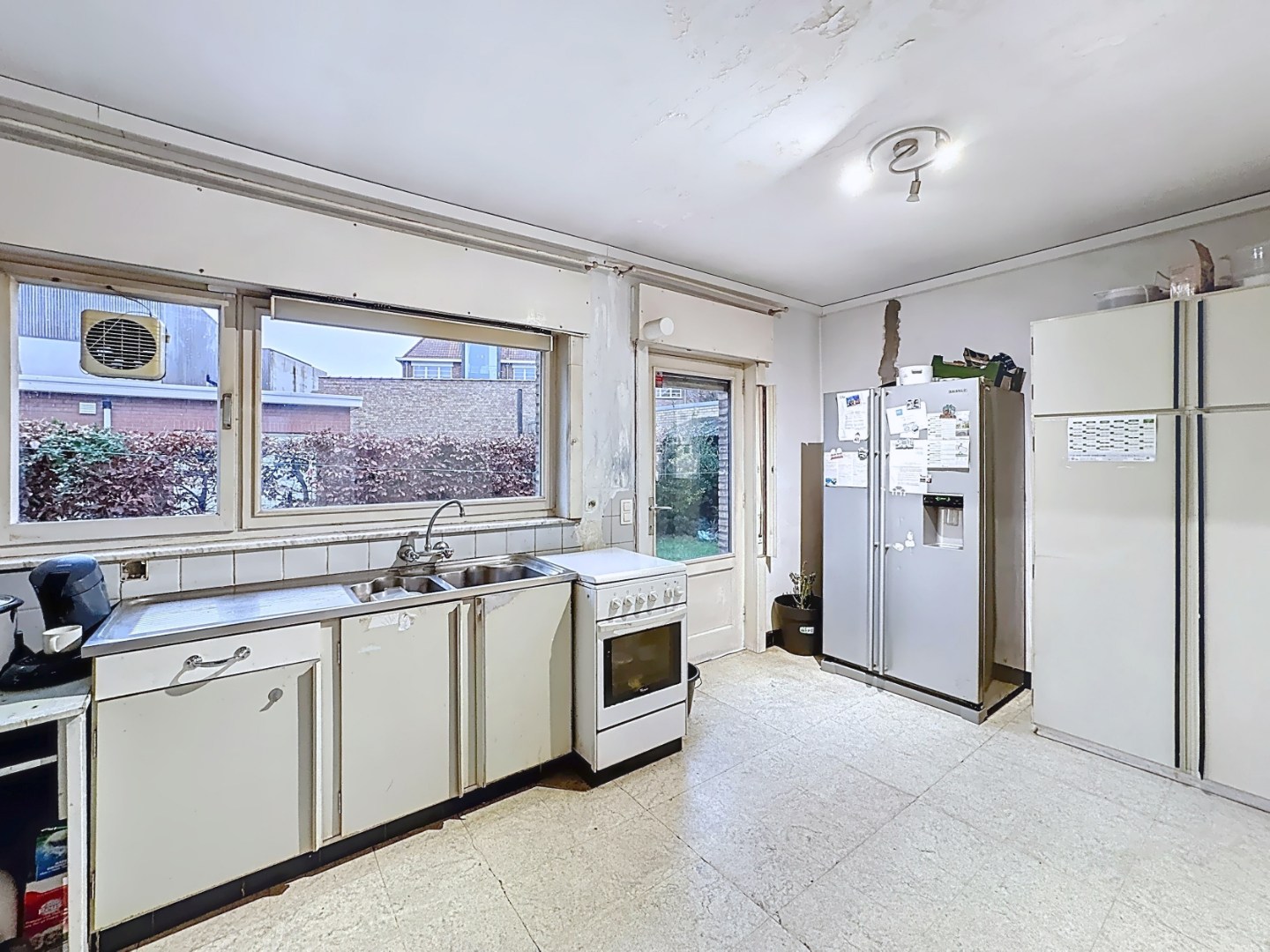 Statige villa met 4 slaapkamers en bureau 