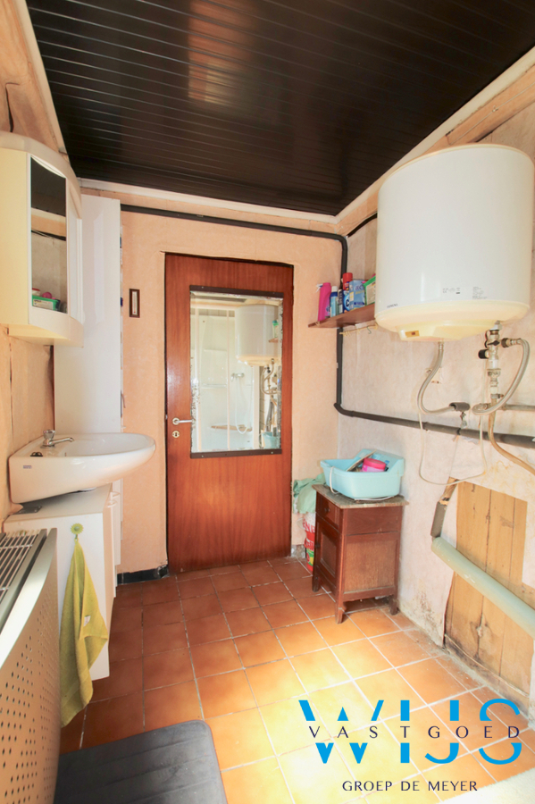 Te renoveren woonhuis op een zeer rustige ligging te Zelzate ! 