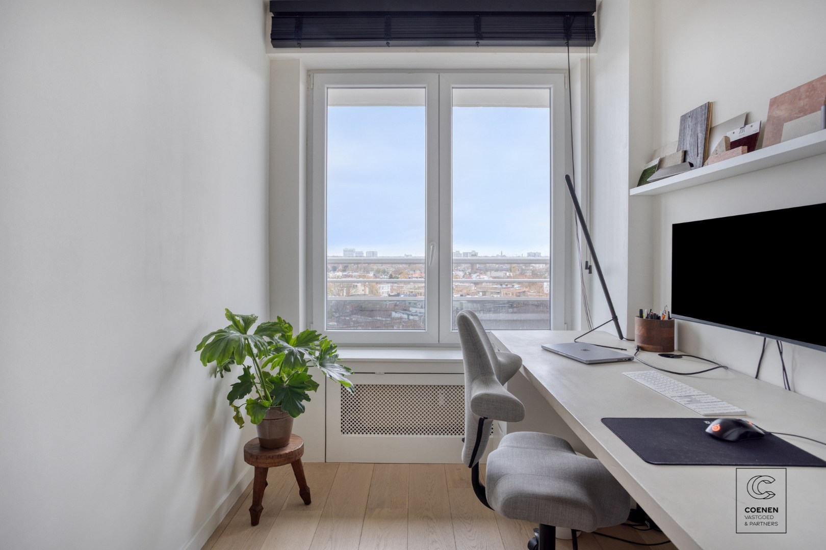 Stijlvol gerenoveerd appartement met 2 slaapkamers &amp; zonnig terras op toplocatie te Berchem 