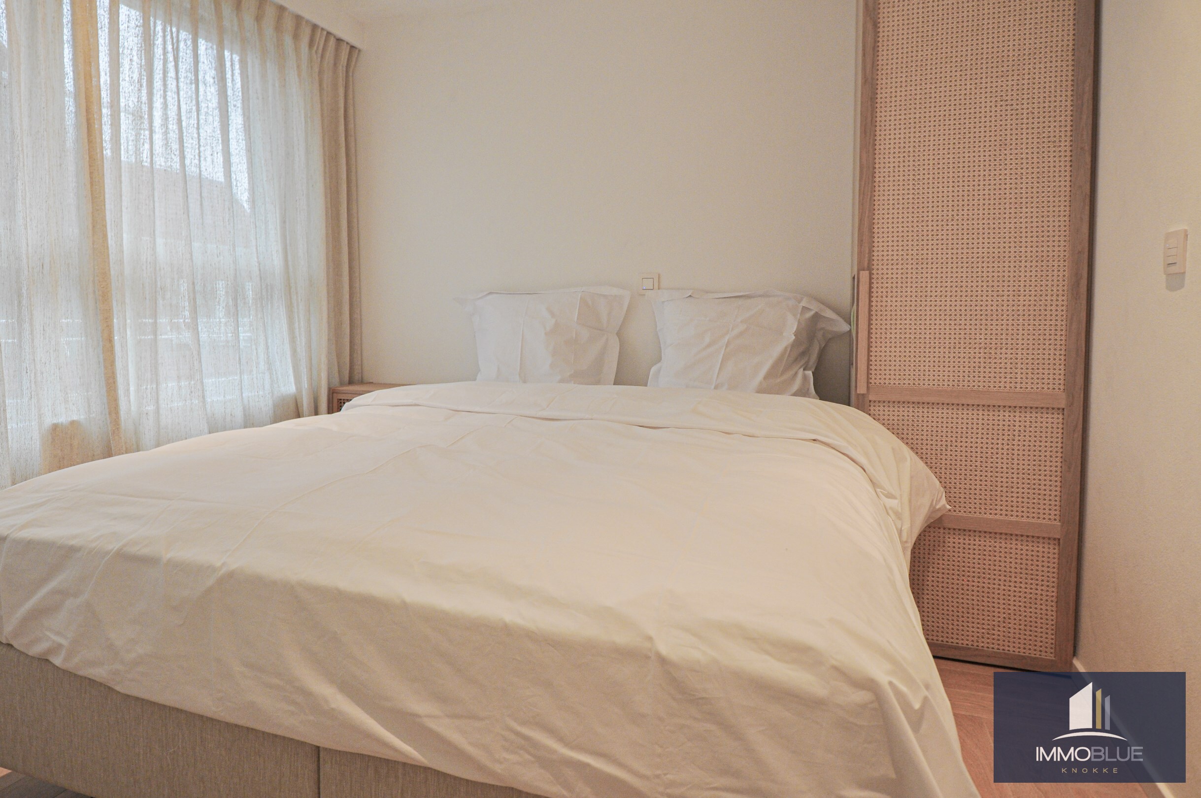 Appartement entièrement rénové et lumineux avec une vue dégagée magnifique, situé dans une résidence de standing. 