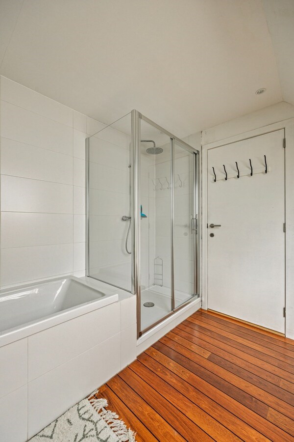 Residentieel gelegen, vrijstaande woning met praktijkruimte 