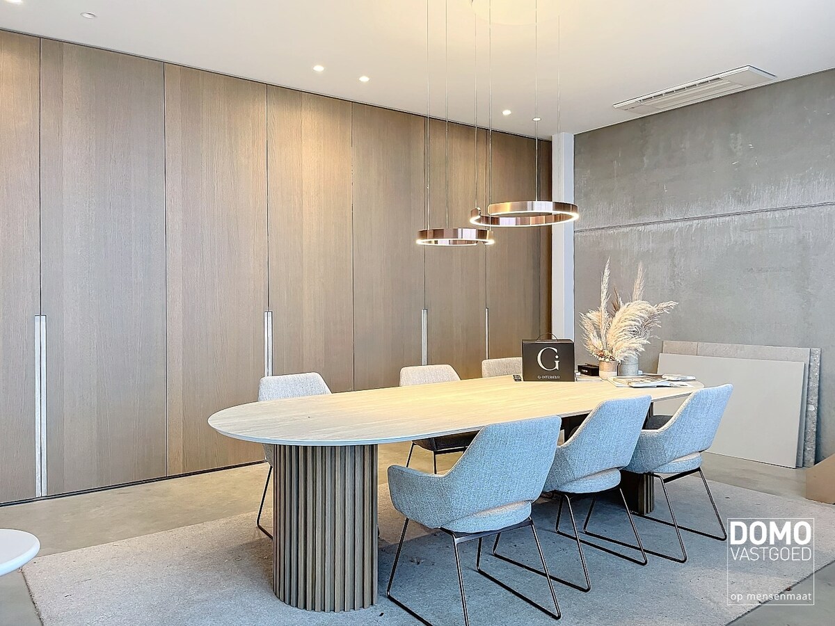 CENTRAAL GELEGEN LOODS TE BERBROEK MET OPSLAG- EN KANTOORRUIMTE 