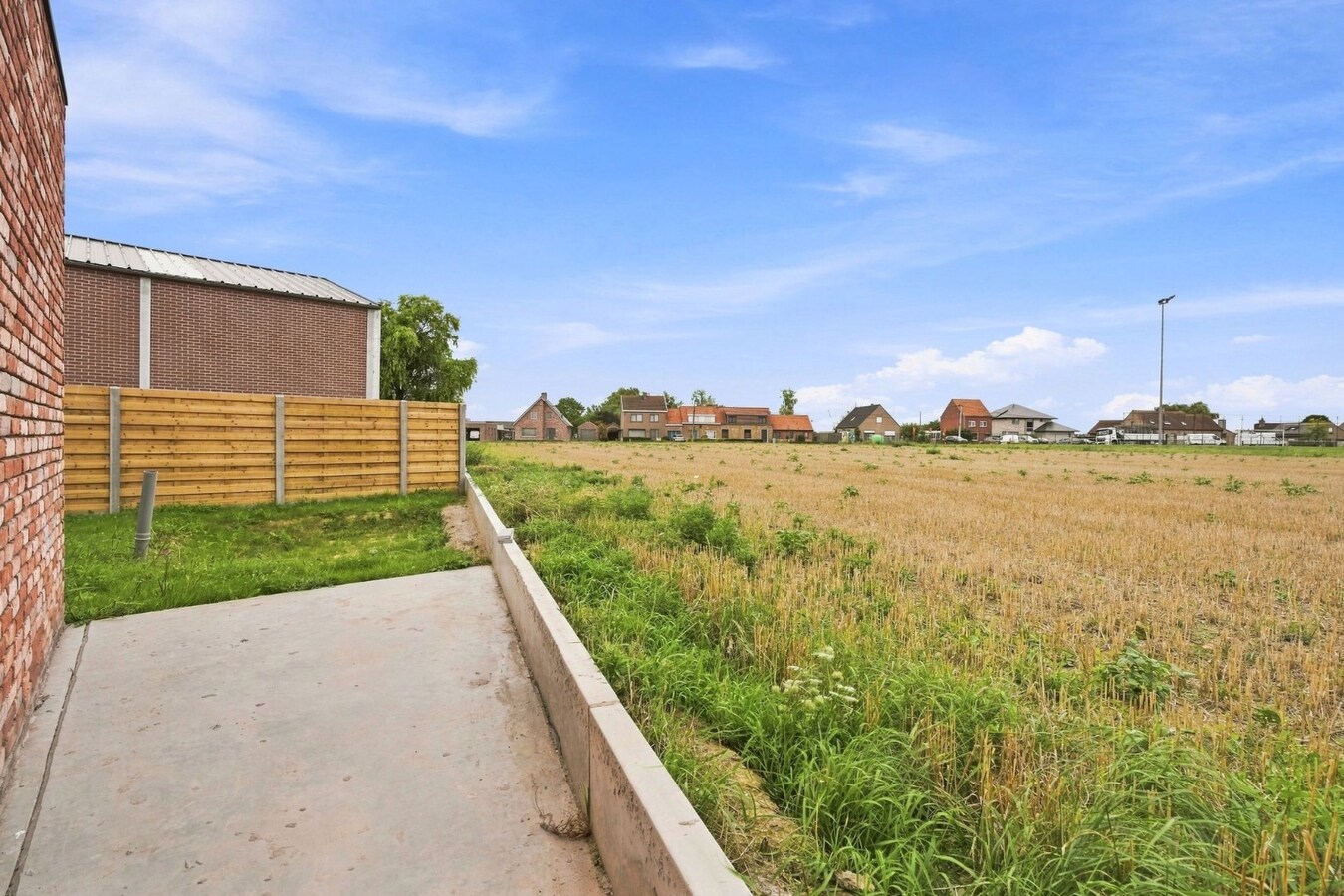 Ruime casco halfopen nieuwbouw met ruime garage in Merkem! 
