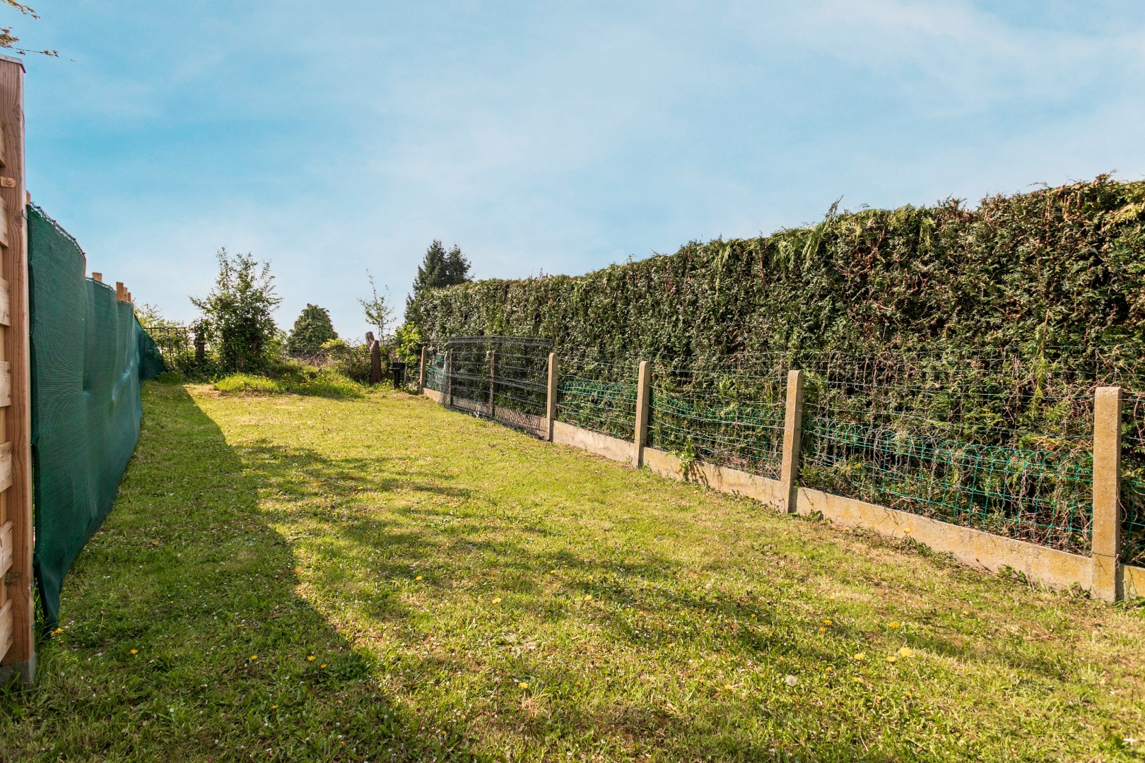 Instapklare woning met tuin te Sint-Pieters-Leeuw 