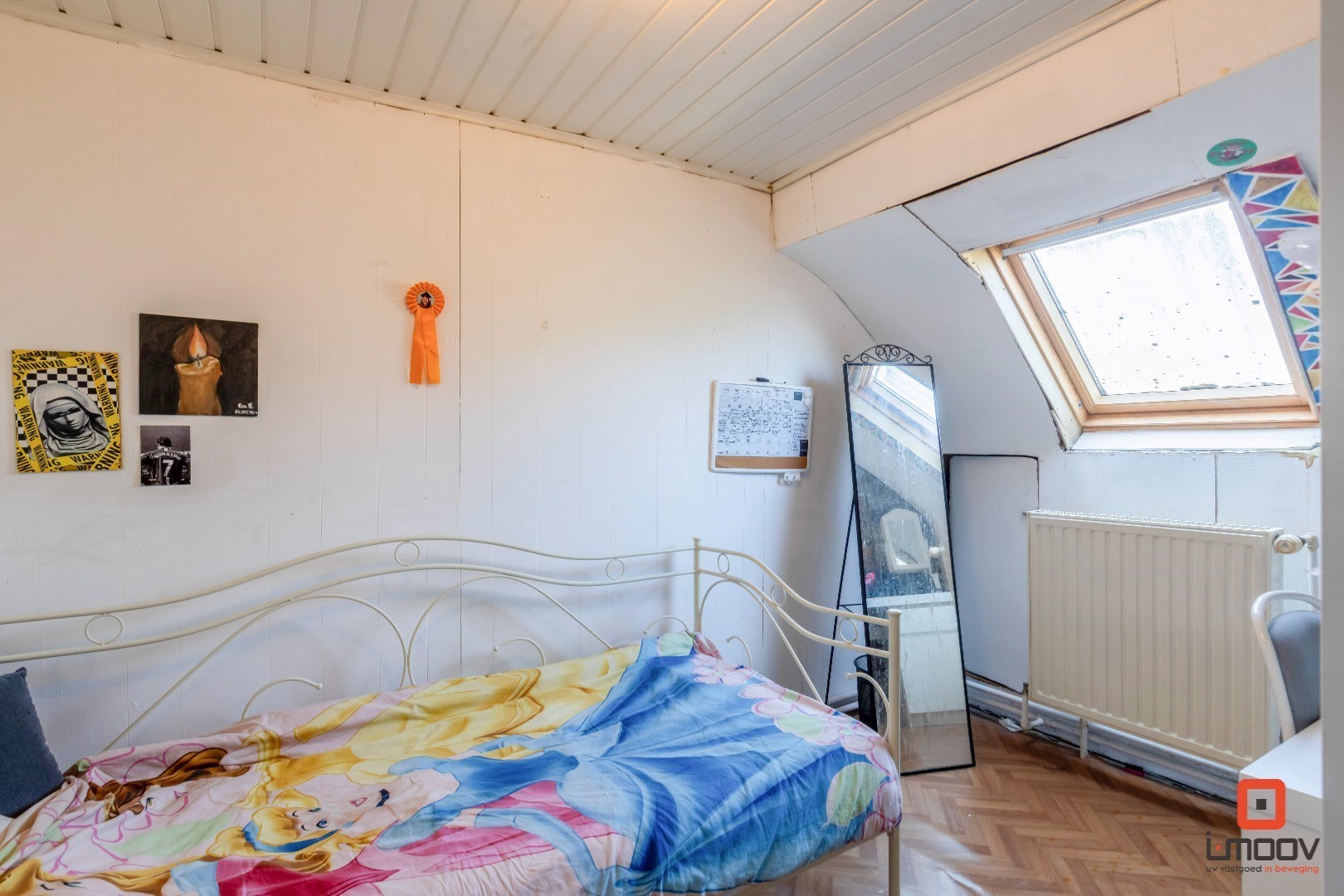 Rijwoning met 4 slaapkamers en koer vlakbij het centrum van Sint-Amandsberg 