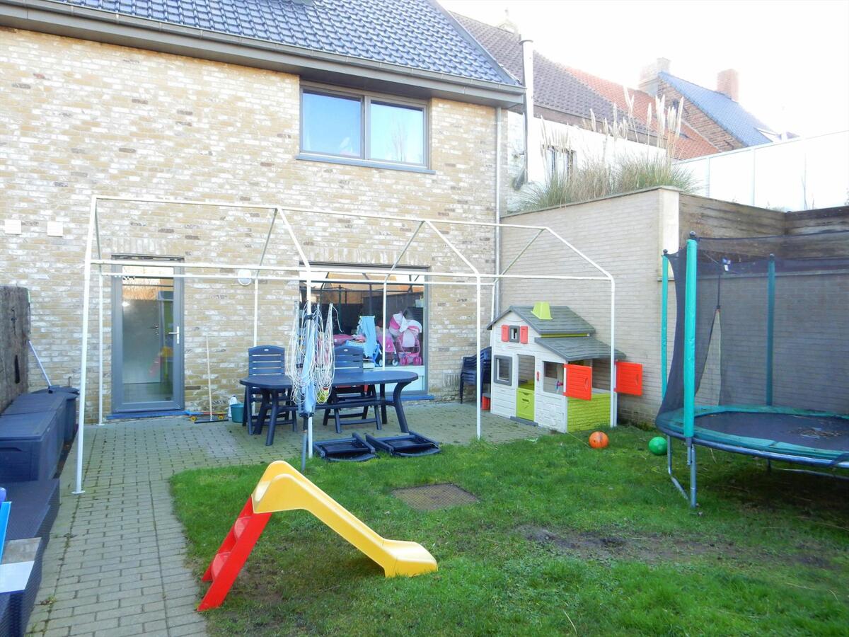 Recente woning met 4 slaapkamers te Snaaskerke 