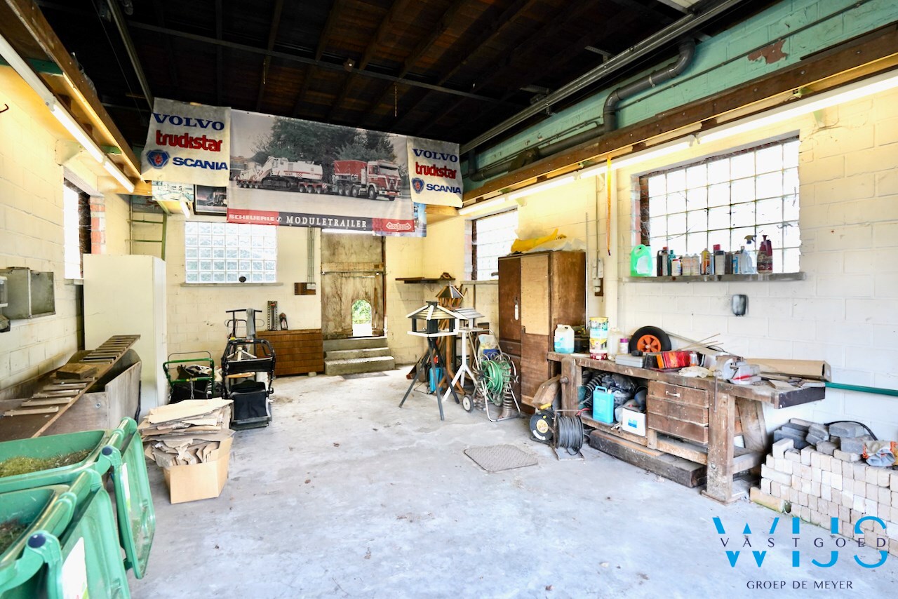 Ideale gezinswoning op 555 m² met 2 garages te Evergem ! 