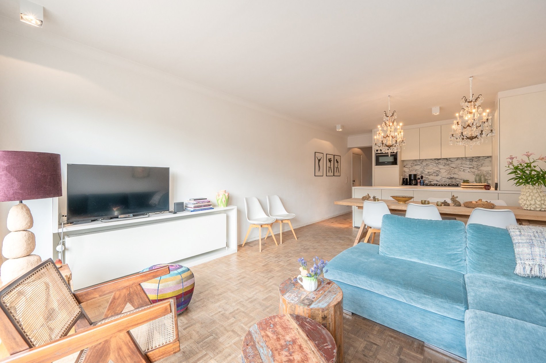 Appartement confortable avec terrasse ensoleillée et vue partielle sur la mer dans un emplacement de premier choix. 