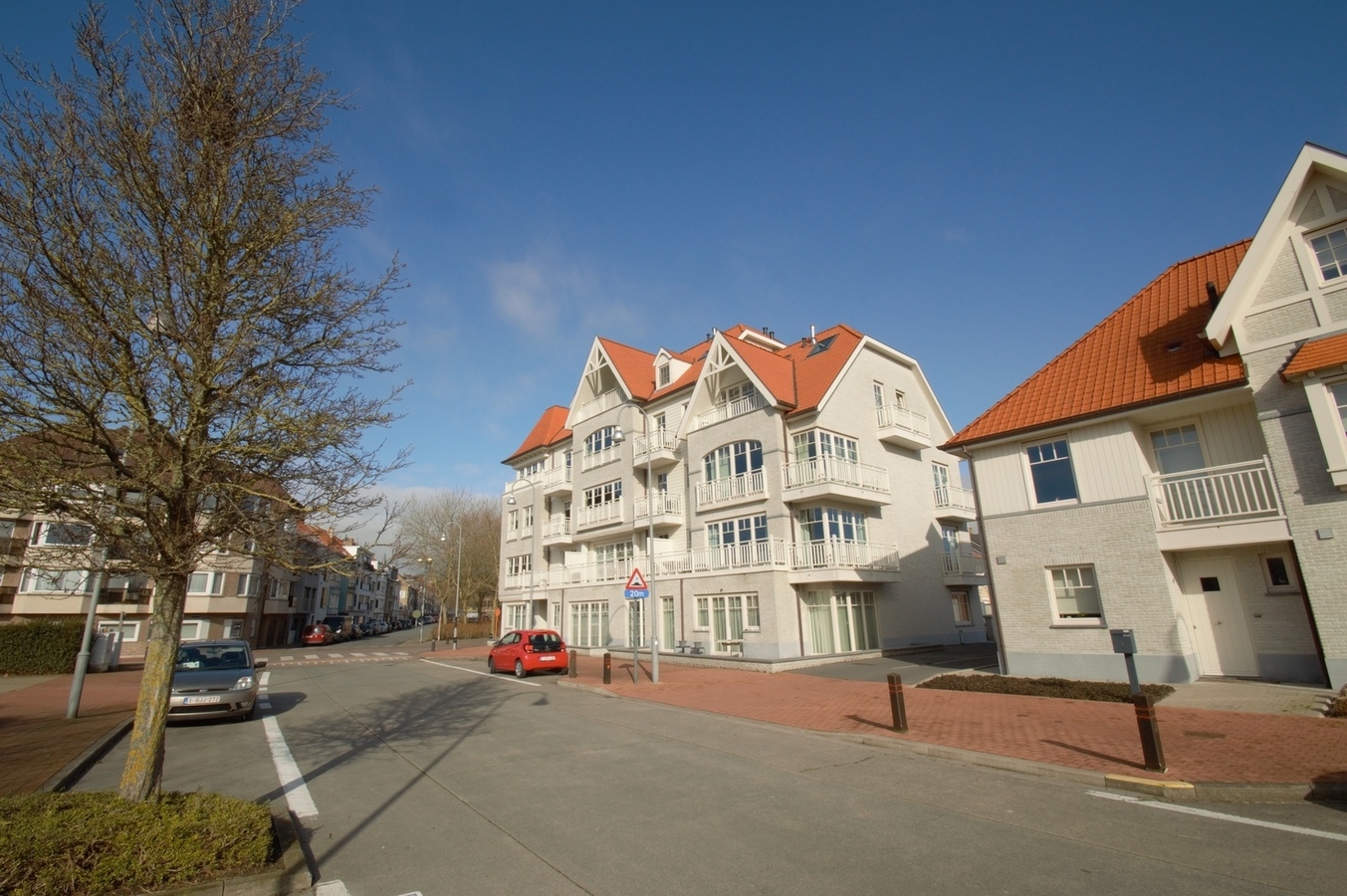 Fraai duplexappartement met 3 slpk. en 2 badk. in een zeer gegeerde residentie - Heist 