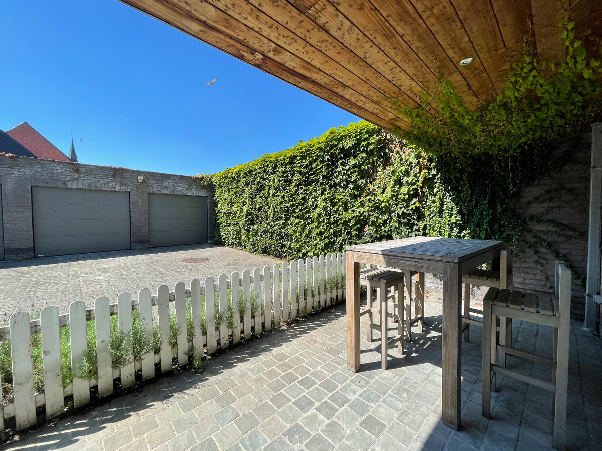 Gelijkvloers, nieuwbouwappartement met 2 slaapkamers en terras te centrum Aartrijke (geen gemeenschappelijke kosten) 