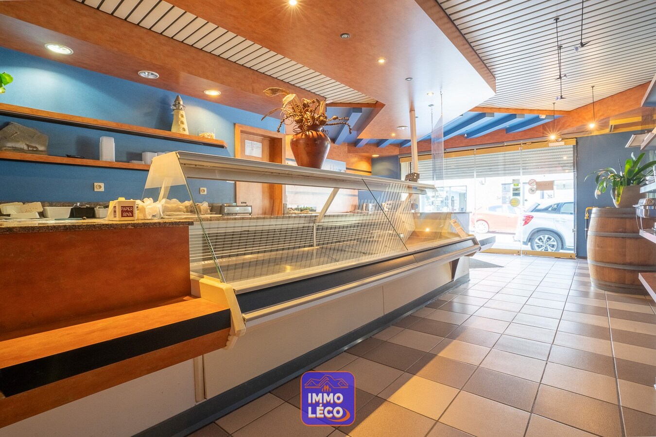 Maison de commerce avec habitation et jardin, EN PLEIN CENTRE-VILLE ! 