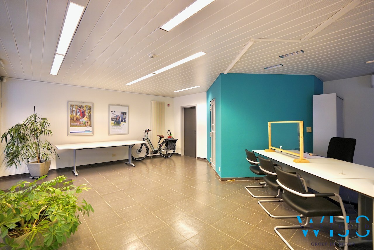 Volwaardig handelspand te Oosteeklo ! 