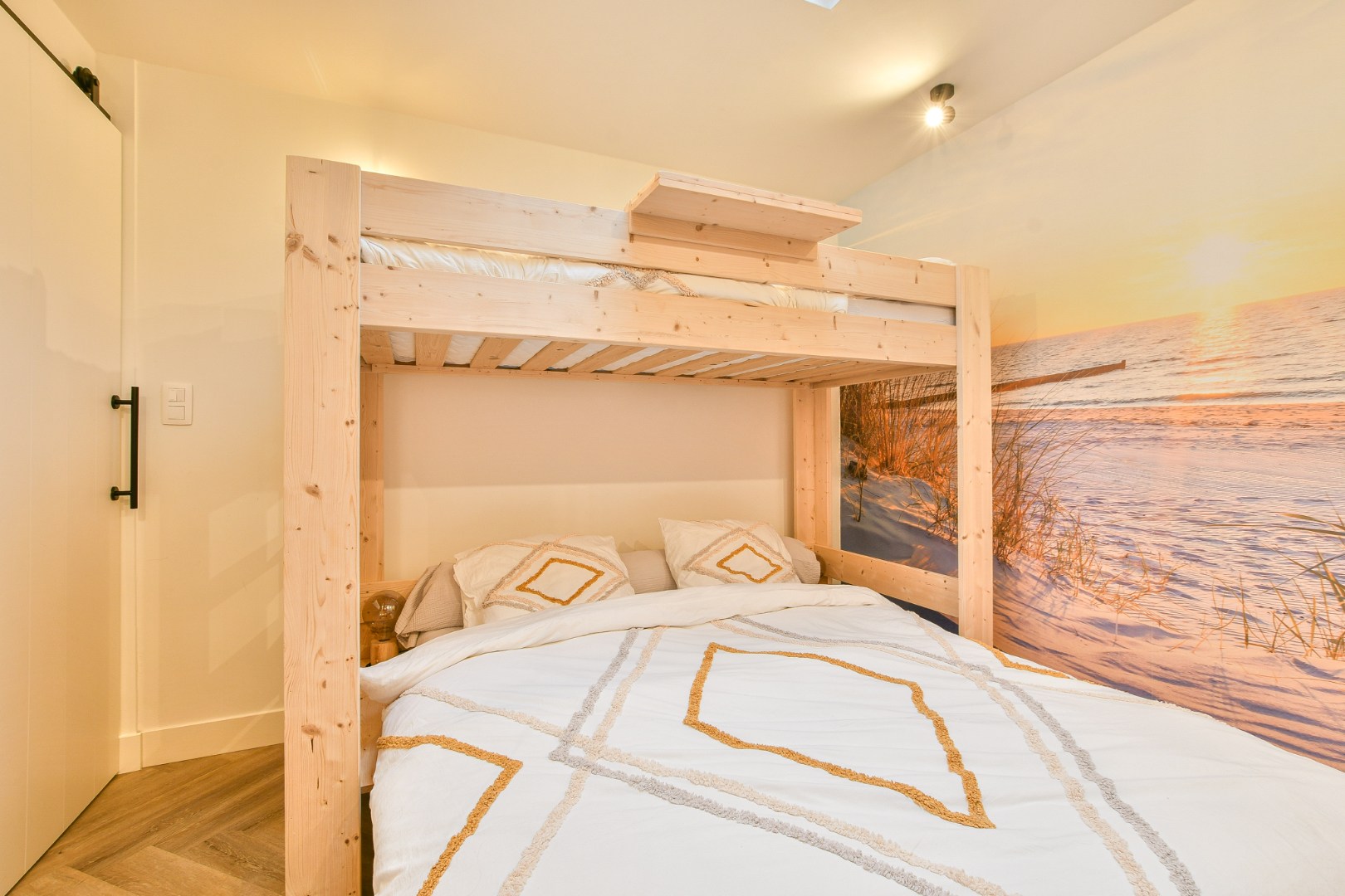 Volledig vernieuwd appartement te koop - achterkant zeedijk Wenduine! 