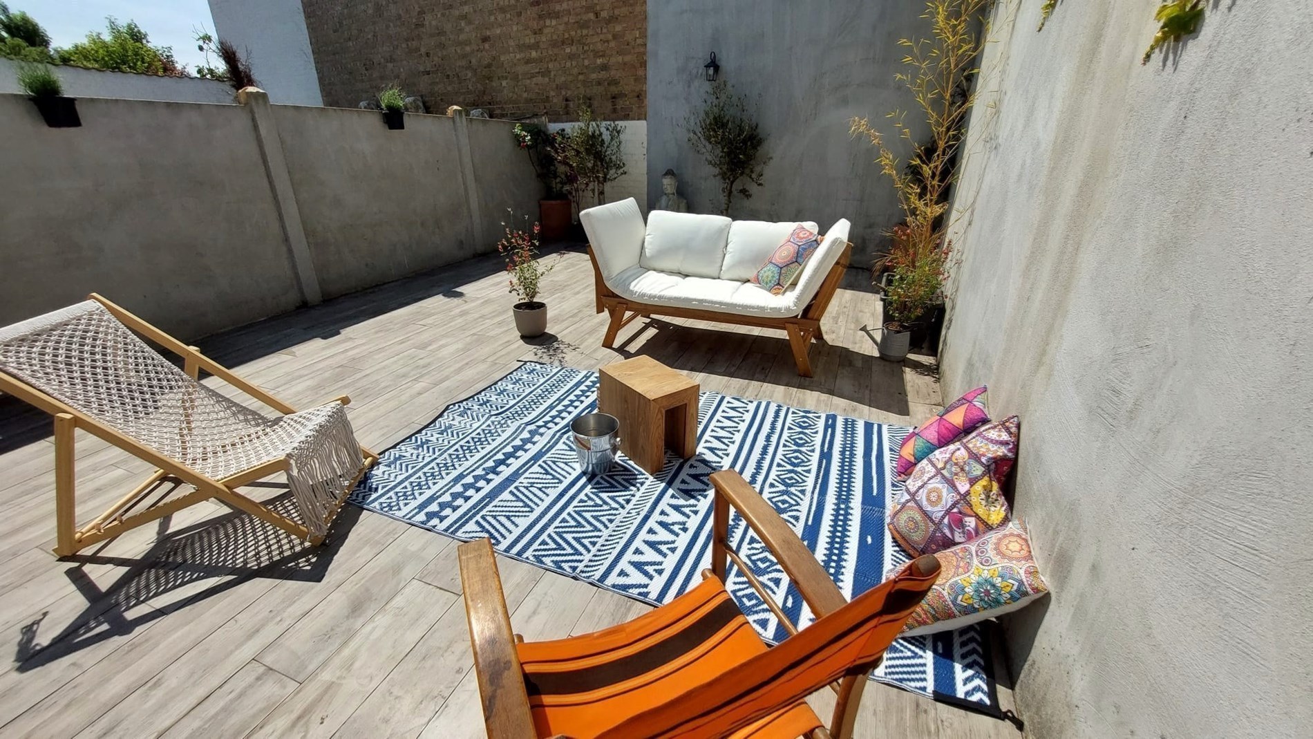 Maison authentiquement rénovée avec jardin orienté sud-ouest. 