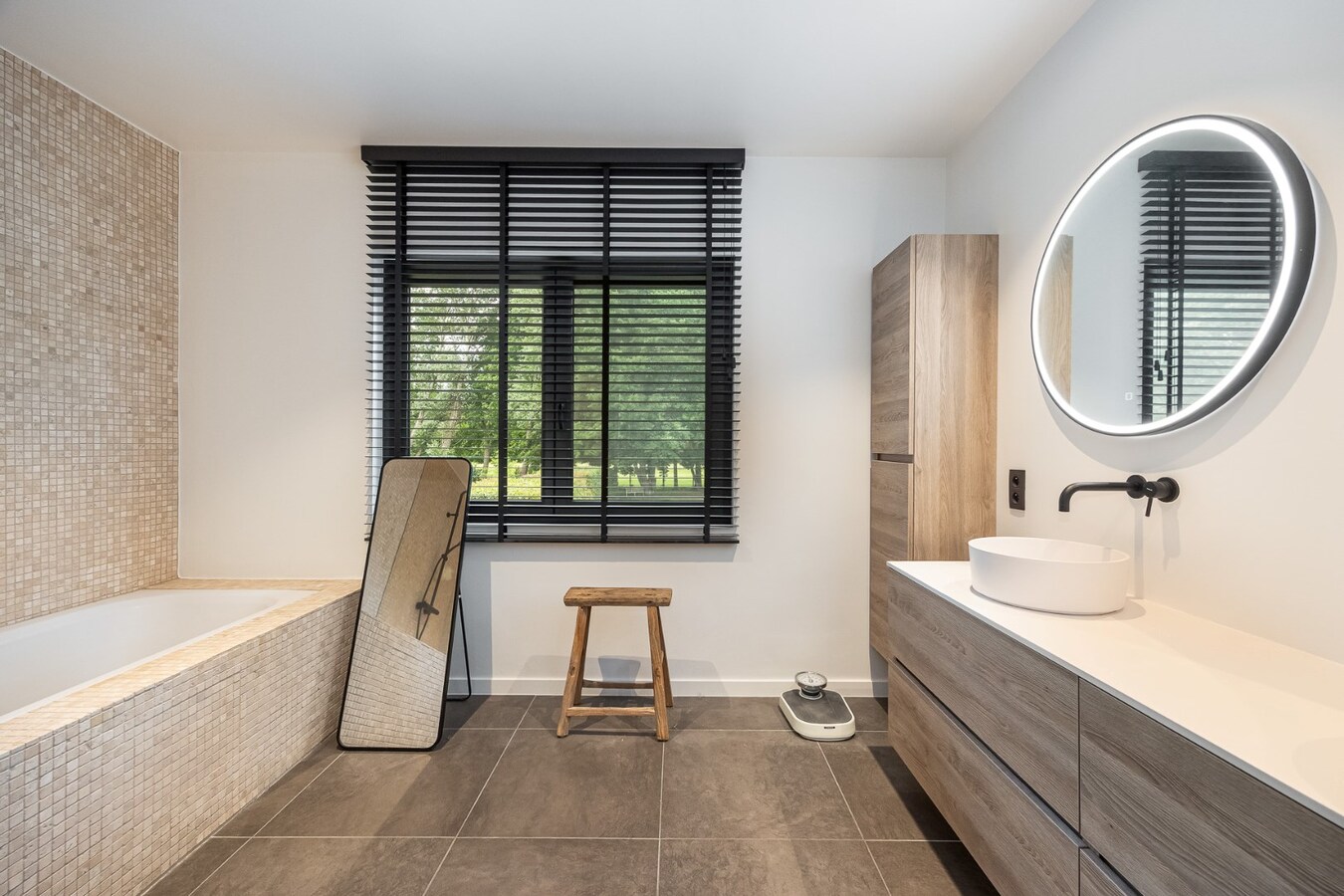 Moderne villa met zwembad op een toplocatie te Schilde! 