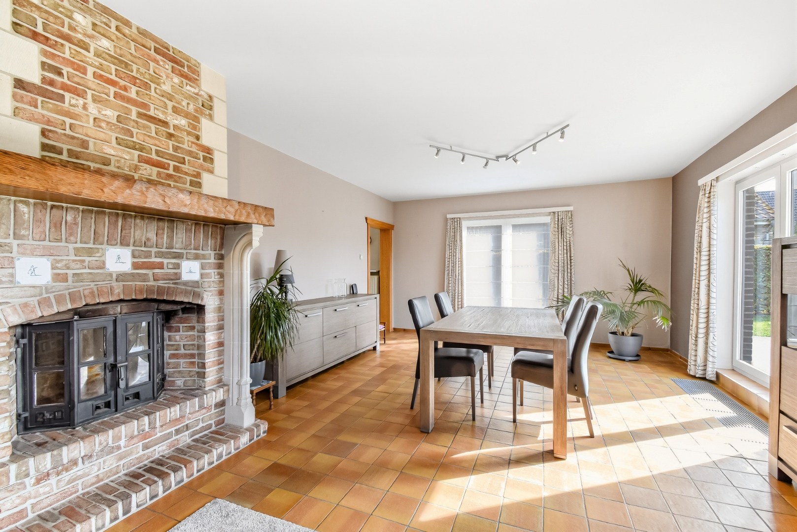 Ruime villa met 4 slaapkamers 