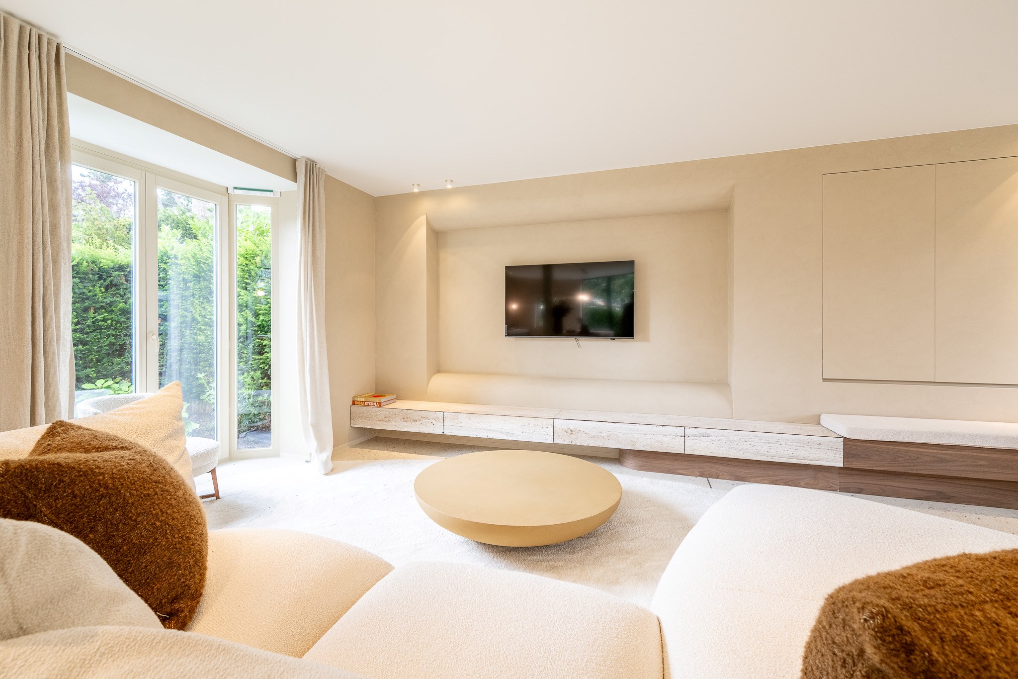 Très luxueuse et charmante villa jumelée rénovée, située à proximité du centre commercial de Knokke. 