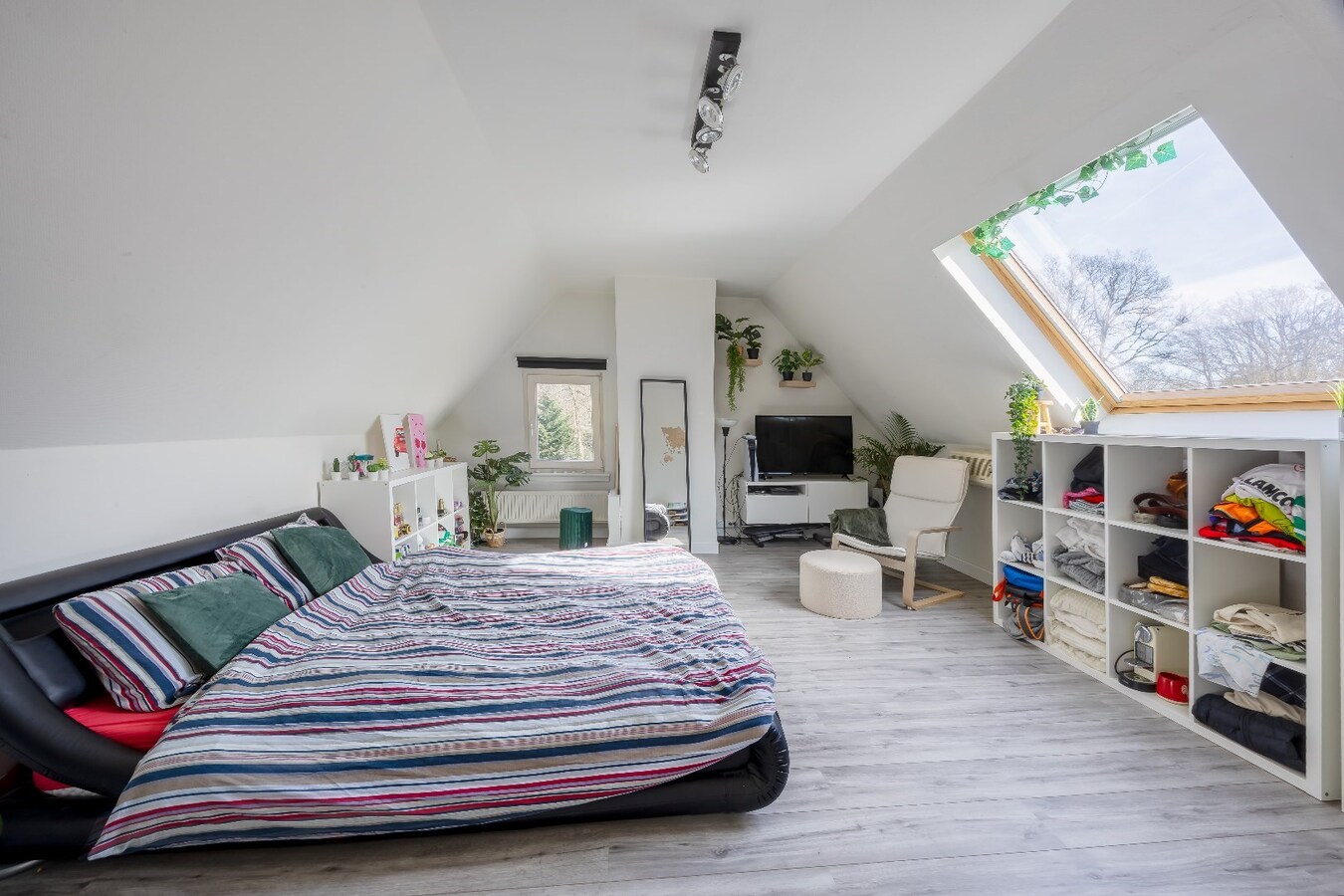 Sels villa met 4 slaapkamers, dubbele carport en garage, Zuid-West tuin op een perceel van 1.991 m² te Schilde - 's-Gravenwezel, 