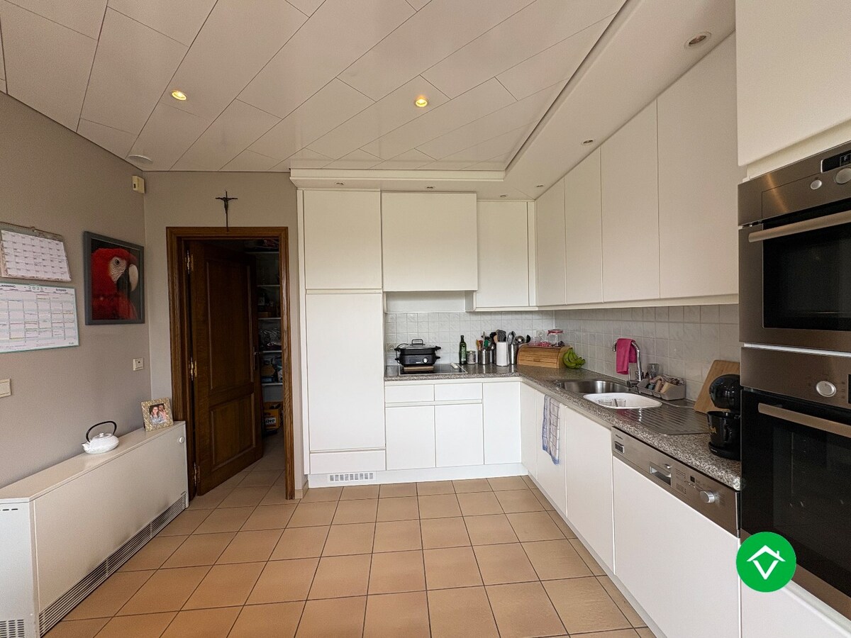 Alleenstaande woning met 4 slaapkamers en garage te Kortemark 