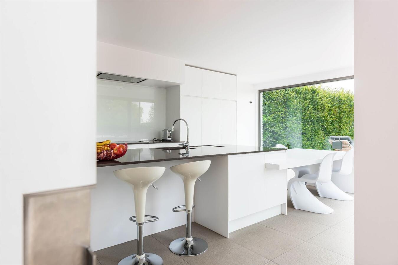 Exclusieve, riante villa op perceel van 3118 m² 
