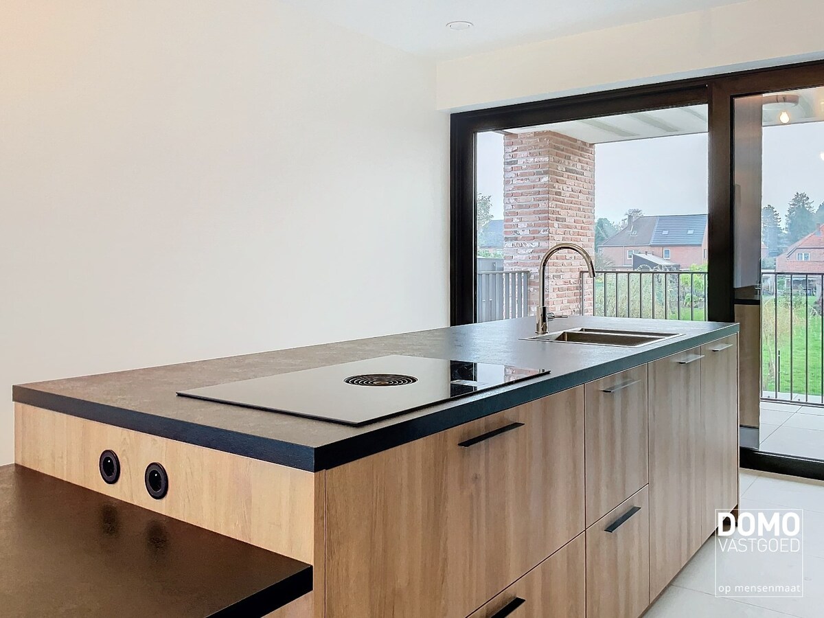 Nieuwbouwappartement met 2 slaapkamers en terras te Kermt 