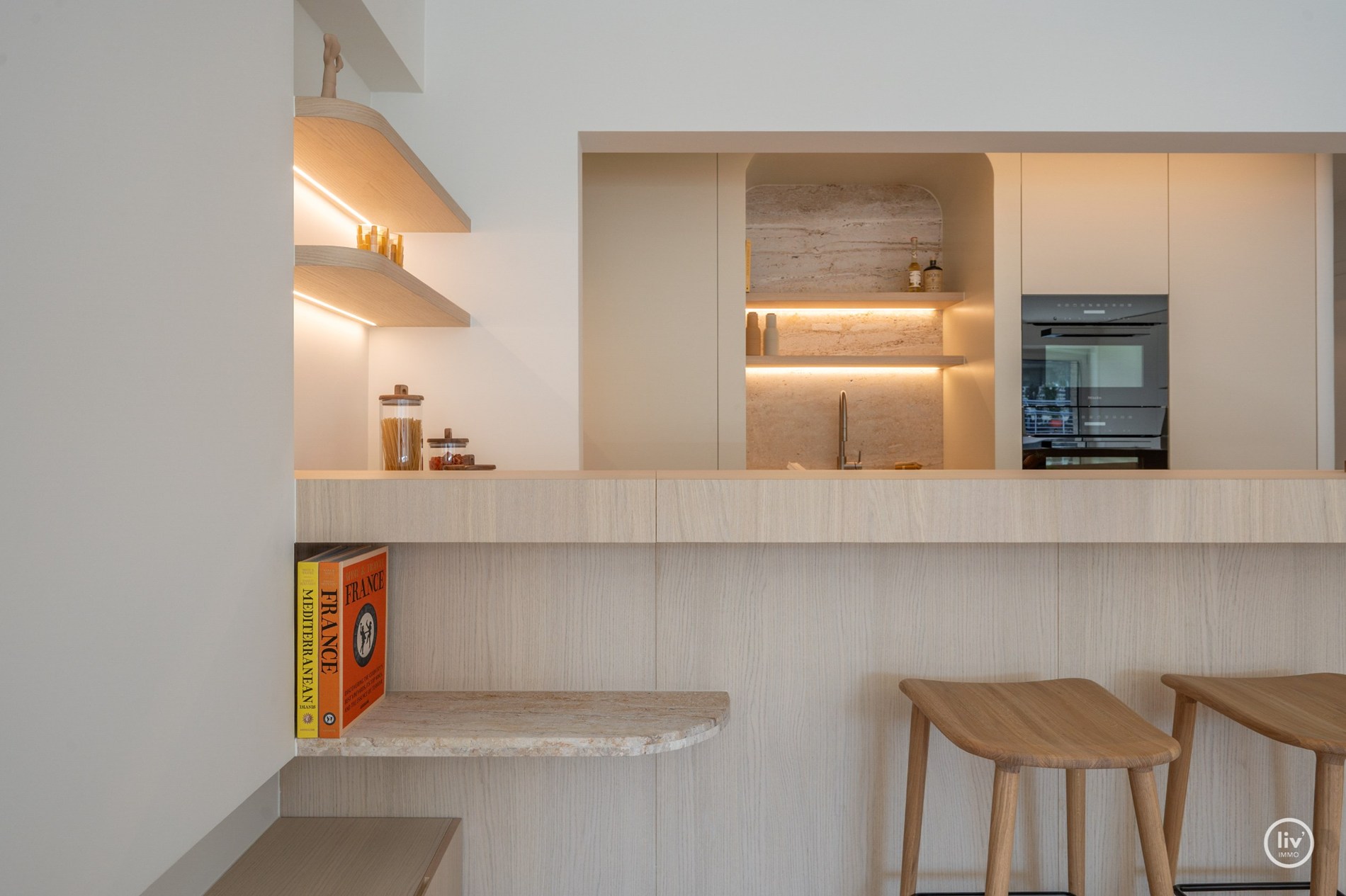 Appartement de plus de 3 chambres avec des finitions très luxueuses et possibilité de garage dans l'immeuble. 