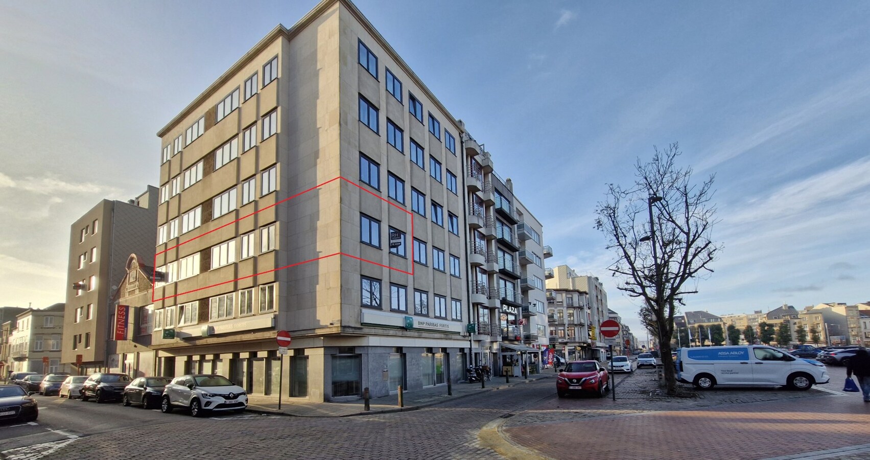Groot hoekappartement met open zicht over de markt te Blankenberge 