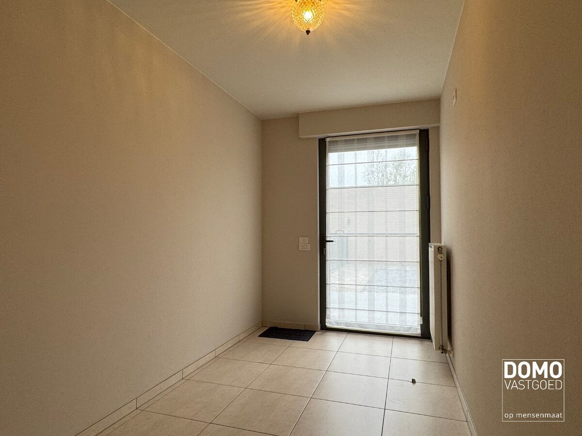 Ruim gemeubeld 2-slaapkamer appartement met terras op benedenverdieping in Halen 