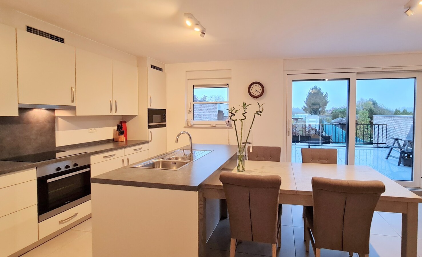 Moderne duplex van 2019 met royaal zuidgeoriënteerd terras 