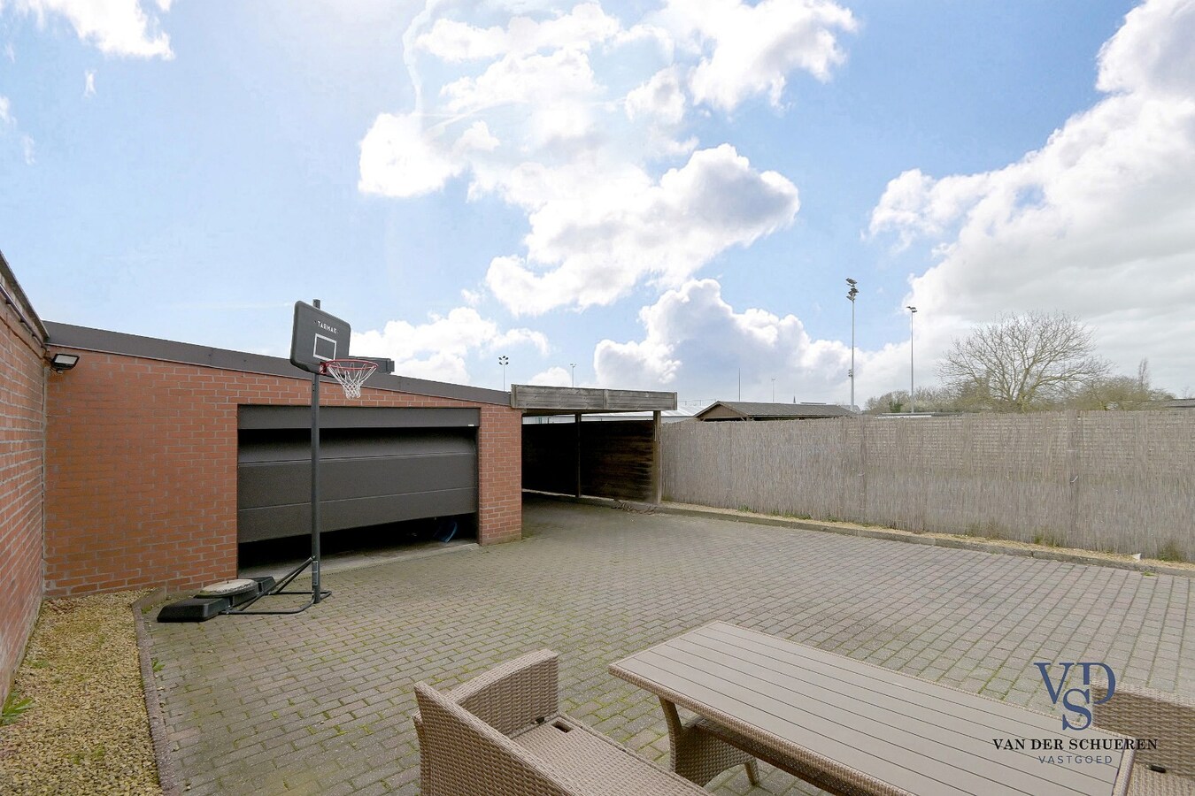 Degelijke Half Open Bebouwing 