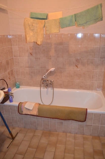 Gelijkvloers app met 2 slpks en garage te centrum Eeklo 