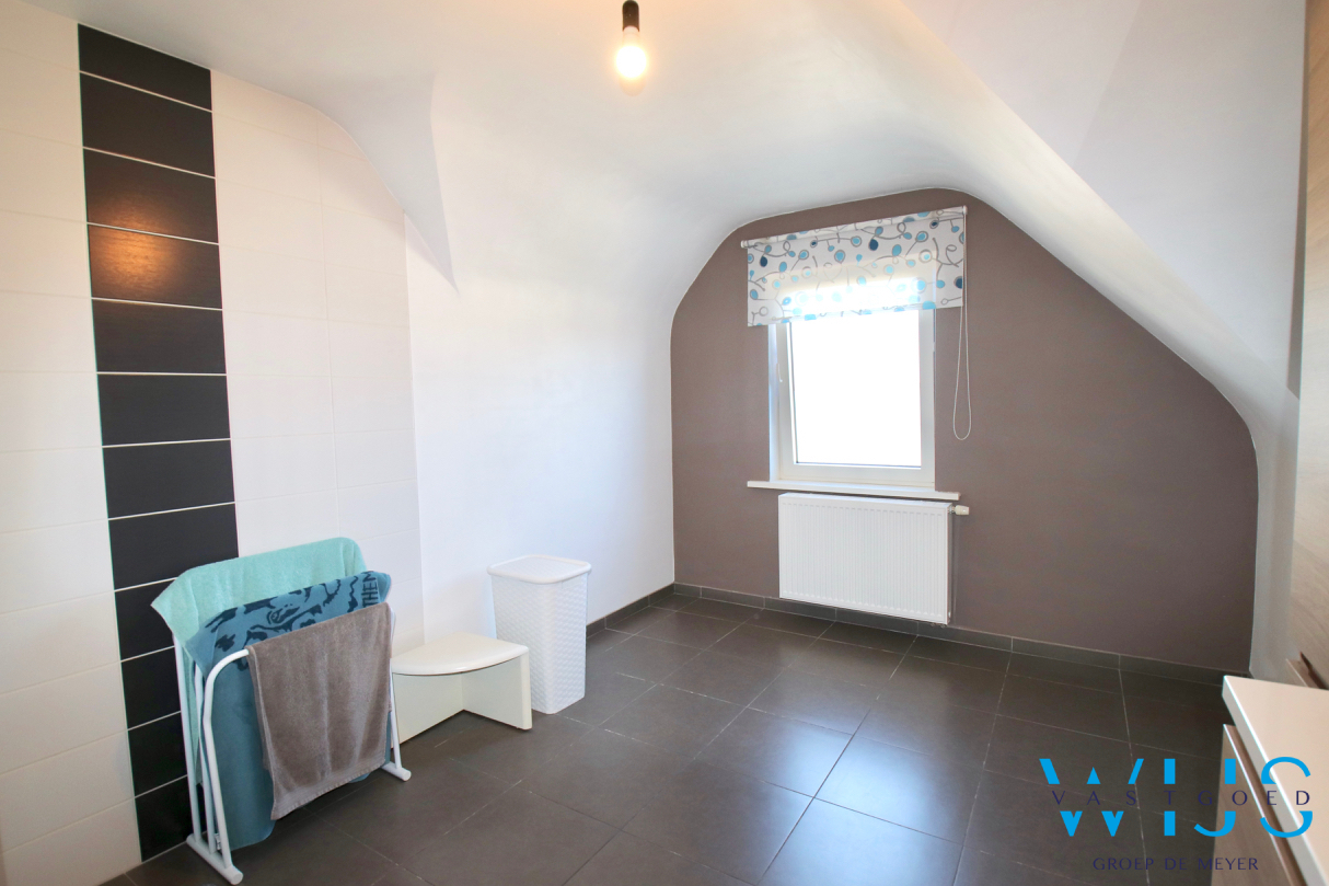 Instapklaar appartement met ZEER RUIM zonneterras te Ertvelde ! 