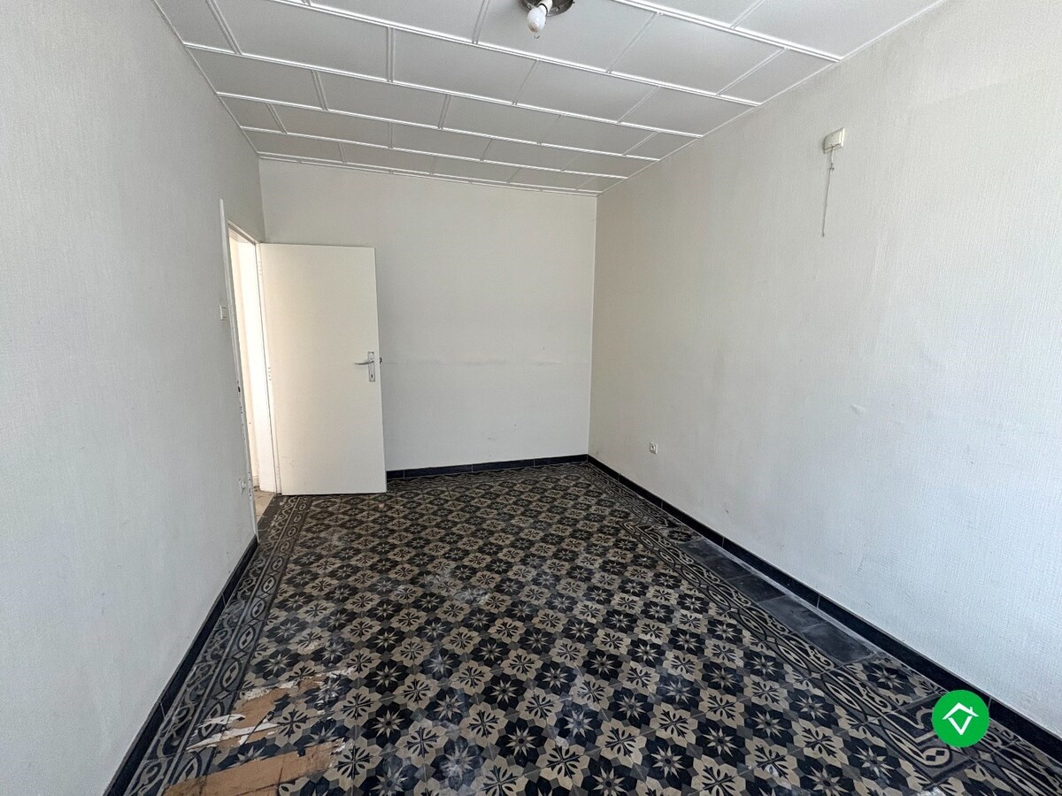 Unieke ruime eigendom op 1169 m² grond met voormalige handelsruimte in centrum Koekelare 