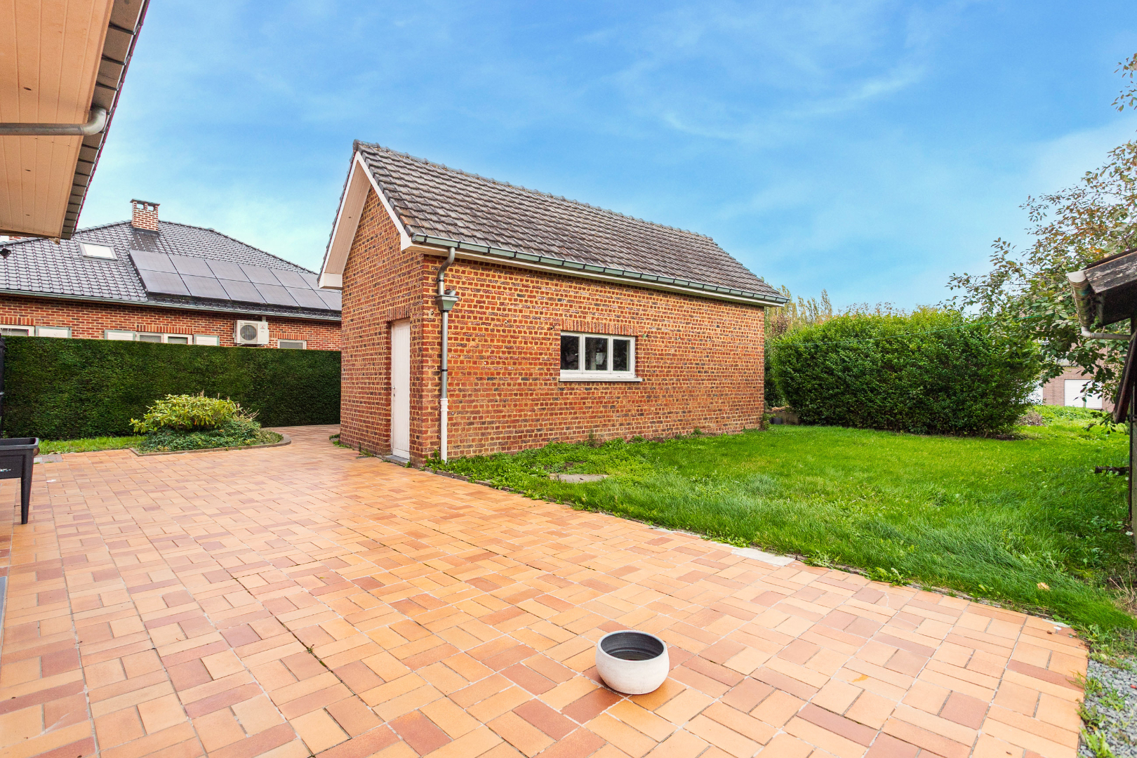Ruime woning te Pajottegem met 4 slpks, garage en tuin op +-10a! 