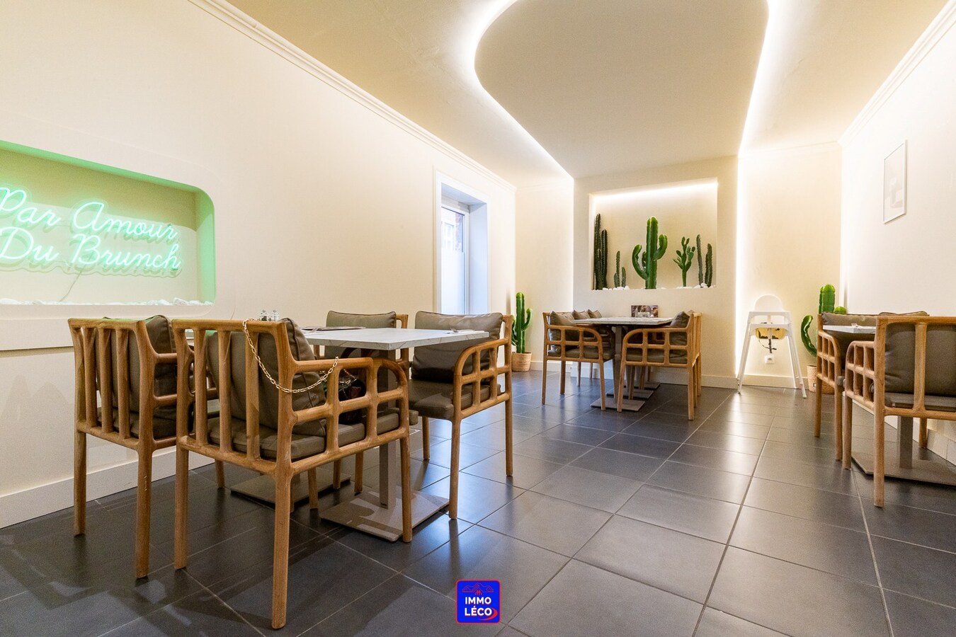 Etablissement prêt à l'emploi entièrement rénové, proche de la Gare, EXCELLENTE OPPORTUNITE ! 