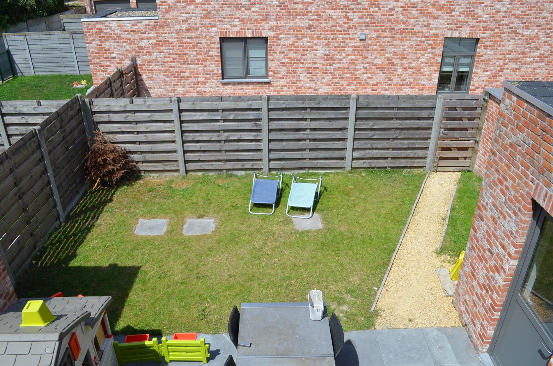 Recente gezinswoning met 3 slpks, tuin, terras en garage te Lembeke 