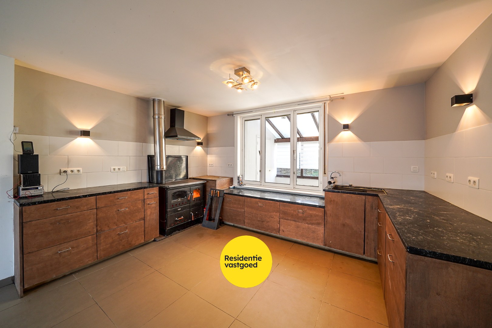 Instapklare ruime hoekwoning te Zandvoorde 