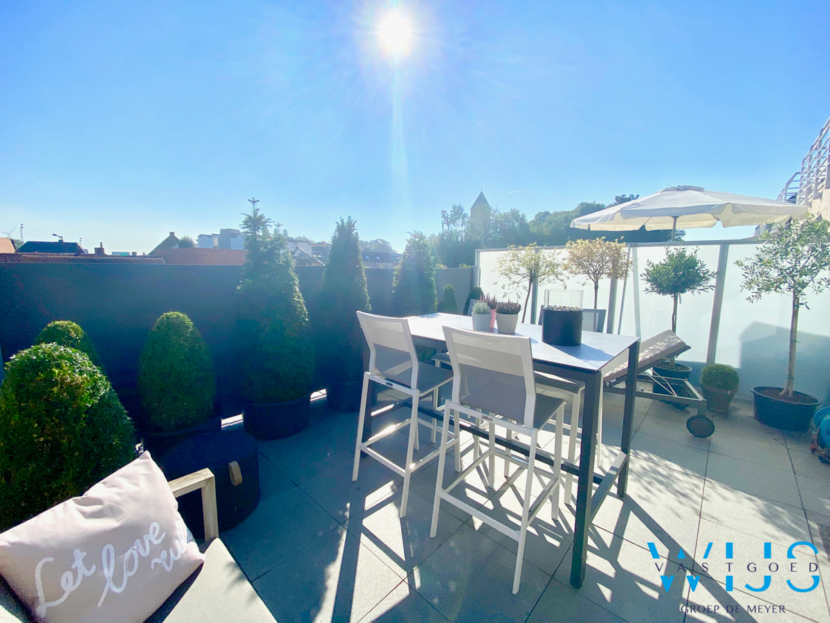 Prachtig 2 slaapkamer appartement MET ruim terras &amp; garage te ERTVELDE ! 