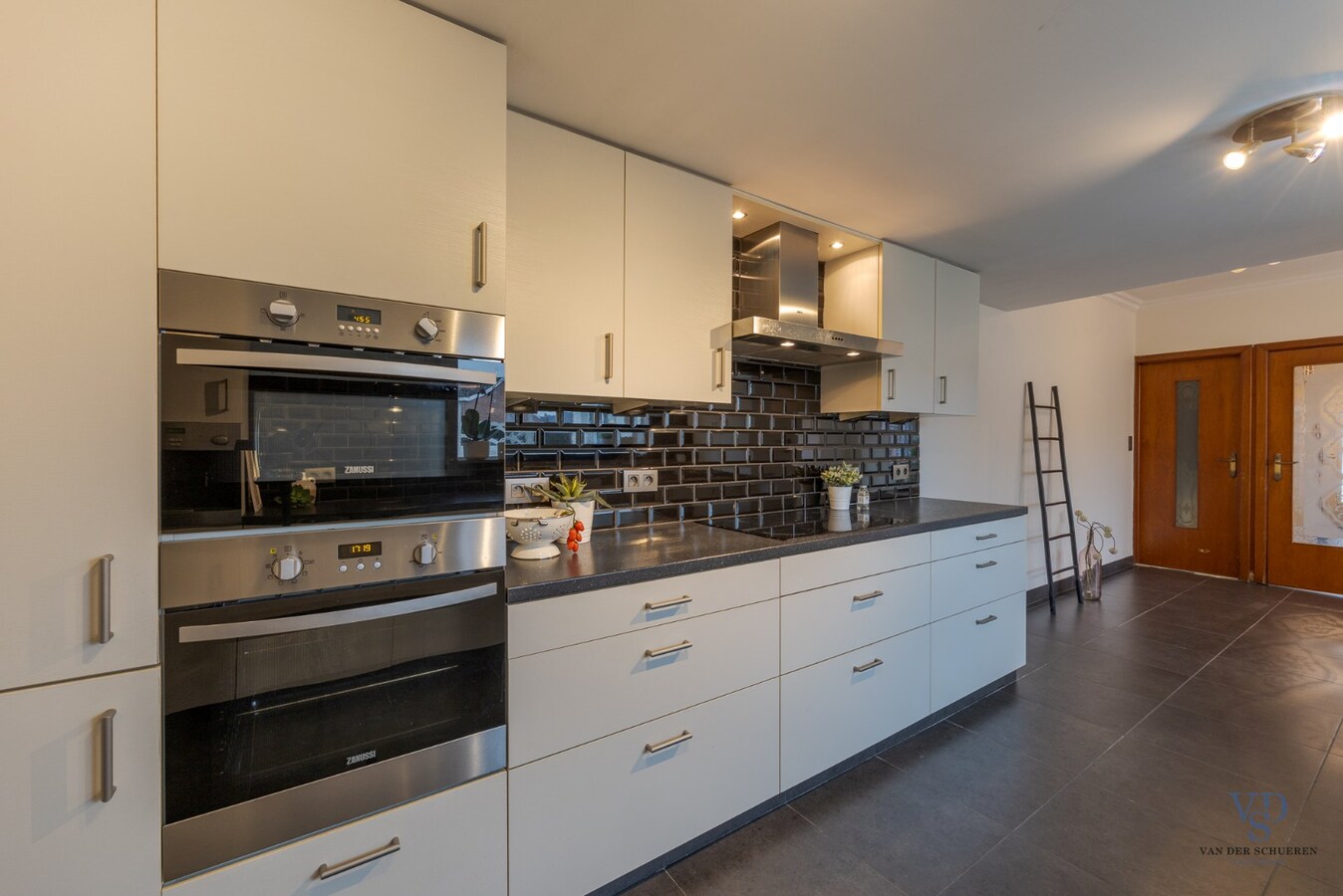 Ruime, deels gerenoveerde Half Open Bebouwing 