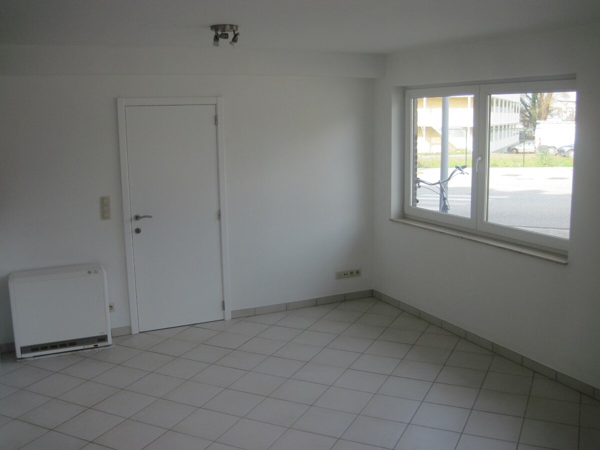 Uitstekend gelegen appartement. Geen vaste kosten ! 