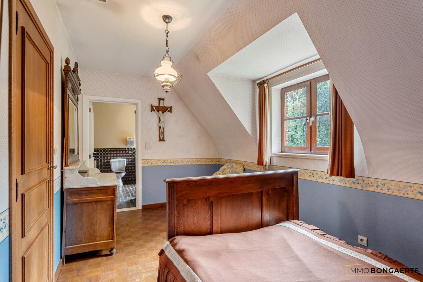 Prachtige villa met praktijkruimte en royale tuin in Houthalen-Oost 